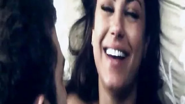 Blonde ֆուտֆետիշ քլիֆհանթեր դադարեցնում կրակը փողոցում